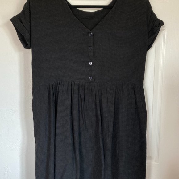 Black flowy button-back dress with pockets - Picture 4 of 4